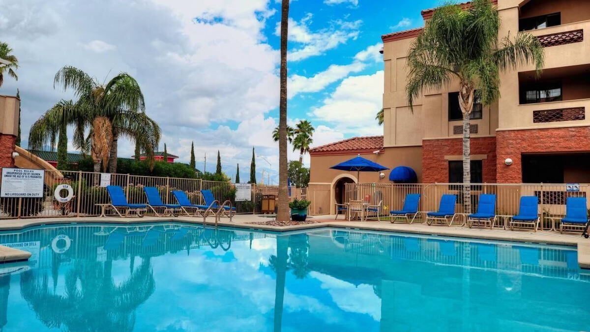 Palo Verde House | 3 Comfortable Units for Large Groups, Kitchen, Pool, Shop at Tucson Mall