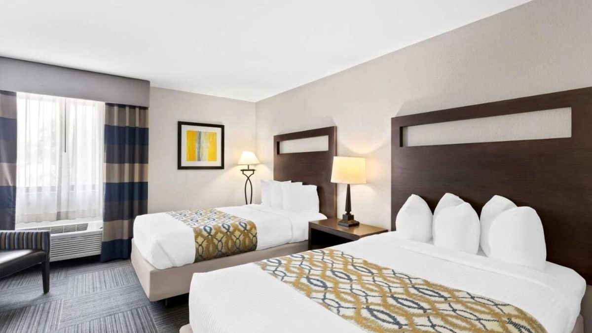 Naperville Hotel | 3 Comfy Units with Easy Access to City, Shops & Restaurants - Free Breakfast!