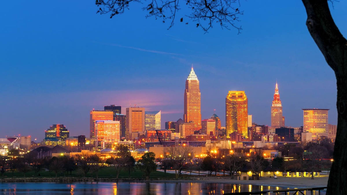 Downtown Cleveland Hotel | 3 Convenient Rooms Near Rock and Roll Hall of Fame w/Plush Bedding