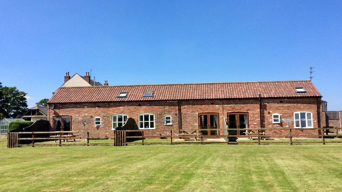 Wressle Cottage | 3 cottages on farm. Big garden with kids outdoor toys. Nr Howden/York 35 mins