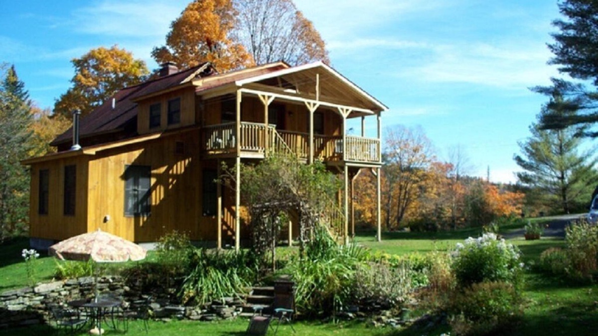 Moretown Apartment | 3 Covered Bridges Guesthouse 2 bedroom apartment