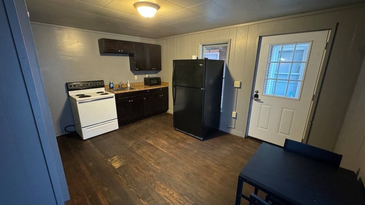 Morgantown Apartment | 3- Cozy Private Apartment .6mi to High St/Bus route