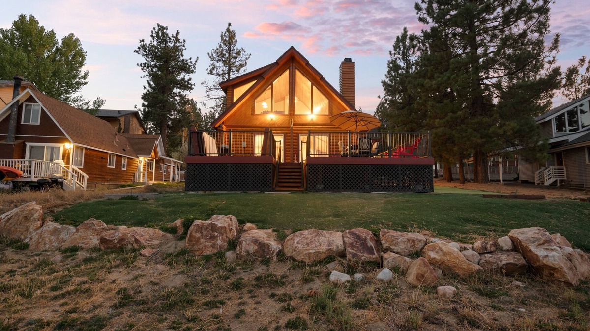 Patton House | 3 Cubs Lakefront Cabin - Lakefront, Dock, Hot Tub, Foosball, Ping Pong, Lake View