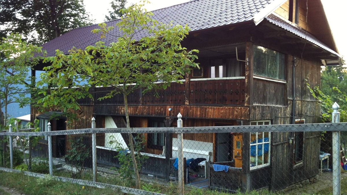Chiriteni Cottage | 3 Double Rooms - 1 Shared Bathroom