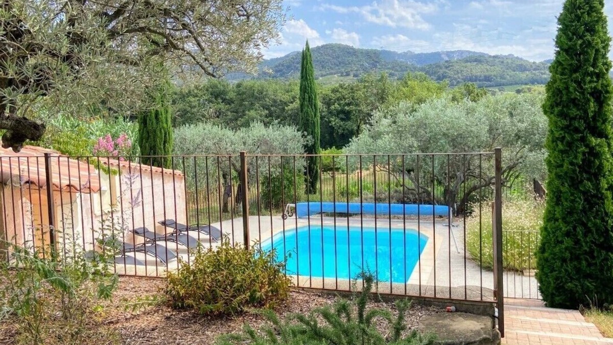 Sablet House | 3 épis gite in Provence with air conditioning and private swimming pool not overlooked