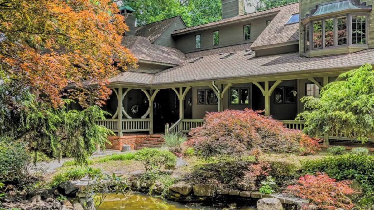 Midlothian House | 3 Family friendly Waterfront homes w/pool, private property with amenities!