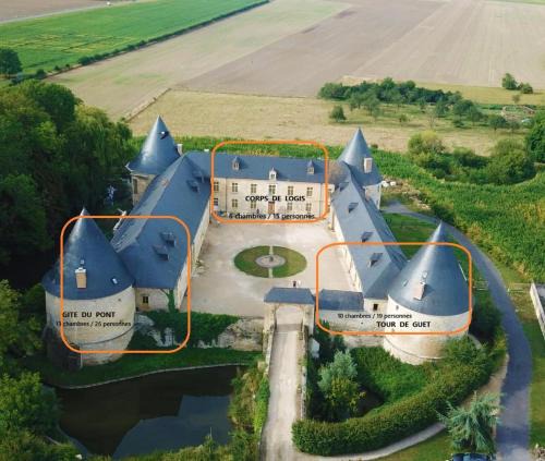 Charbogne House | 3 Gîtes avec piscine au Château de Charbogne