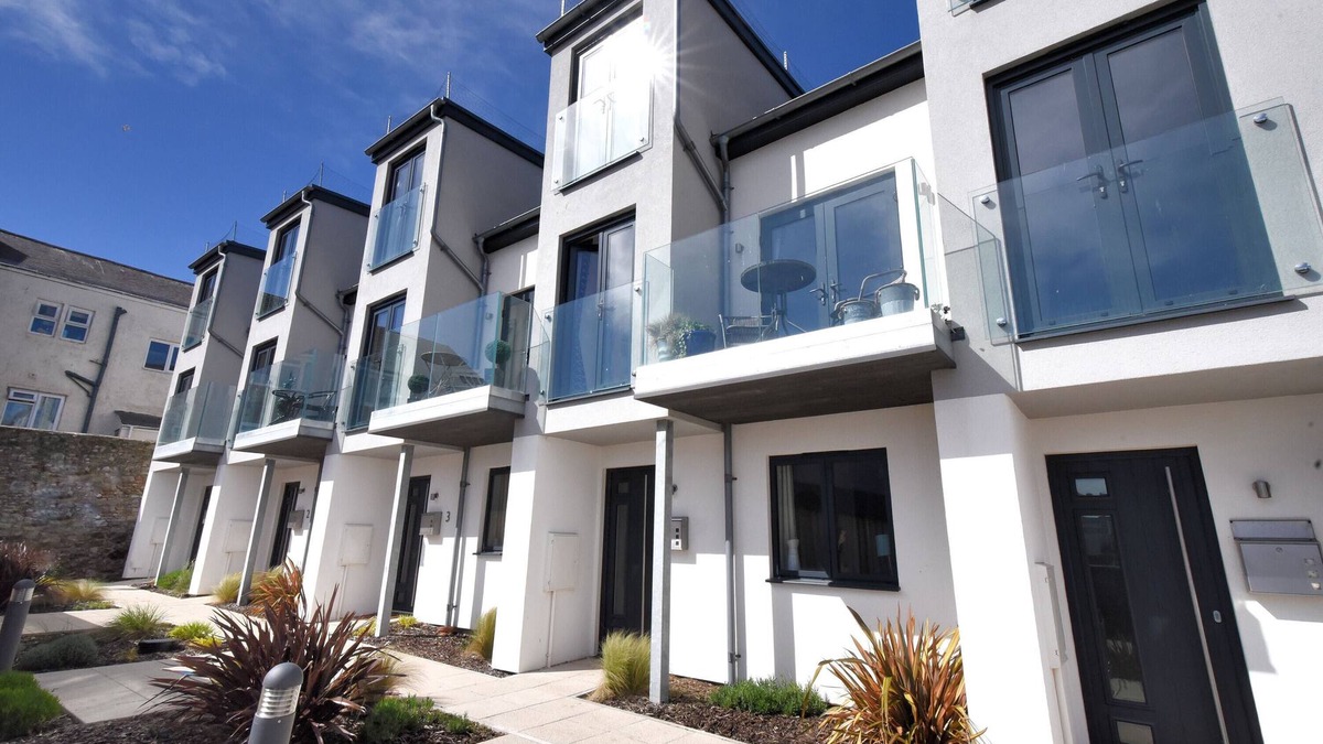 Seaton House | 3 GROVE MEWS, family friendly, with a garden in Seaton, Devon