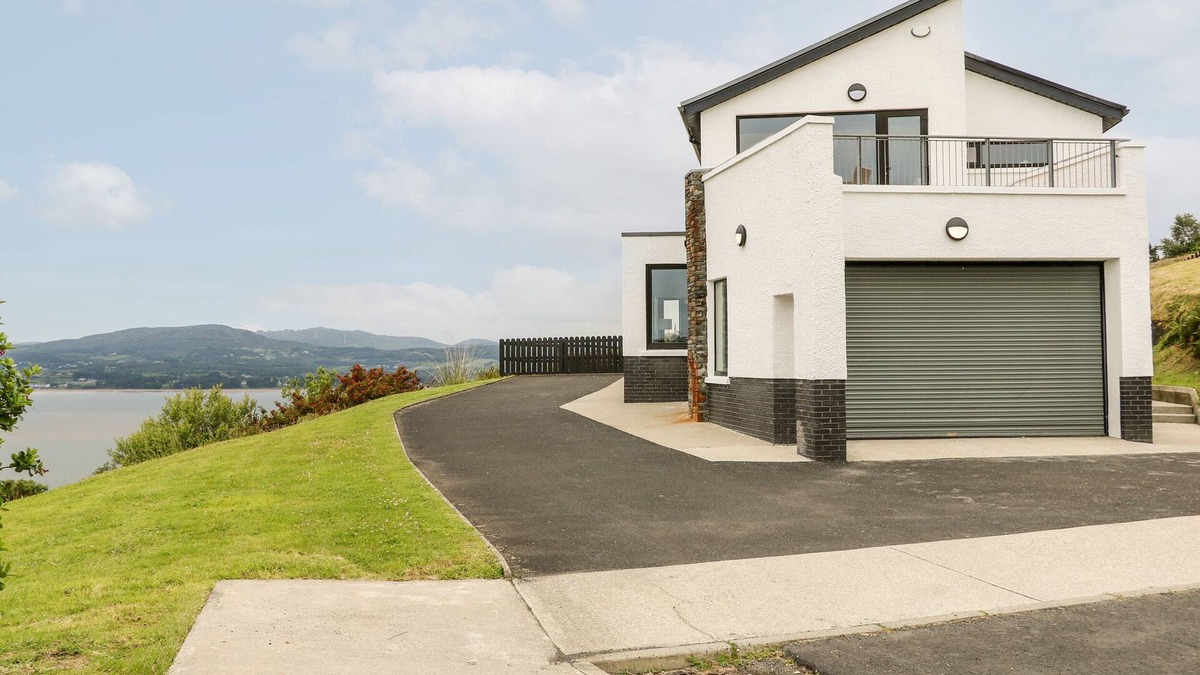 Fahan Cottage | 3 HARBOUR VIEW, family friendly in Buncrana, County Donegal