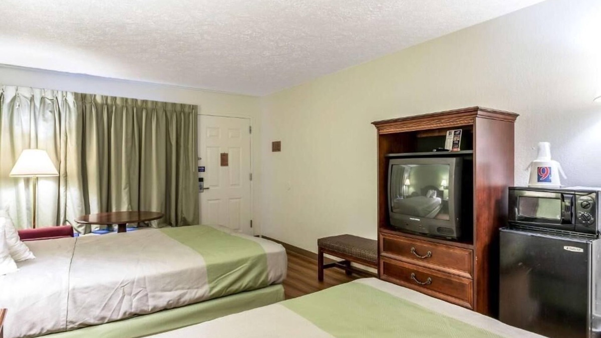 Edgewood Hotel | 3 Inviting Rooms Near Aberdeen Proving Grounds w/Complimentary Breakfast
