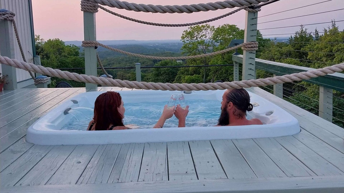 Eureka Springs House | 3 King Suites, Heated Pool, Hot Tub