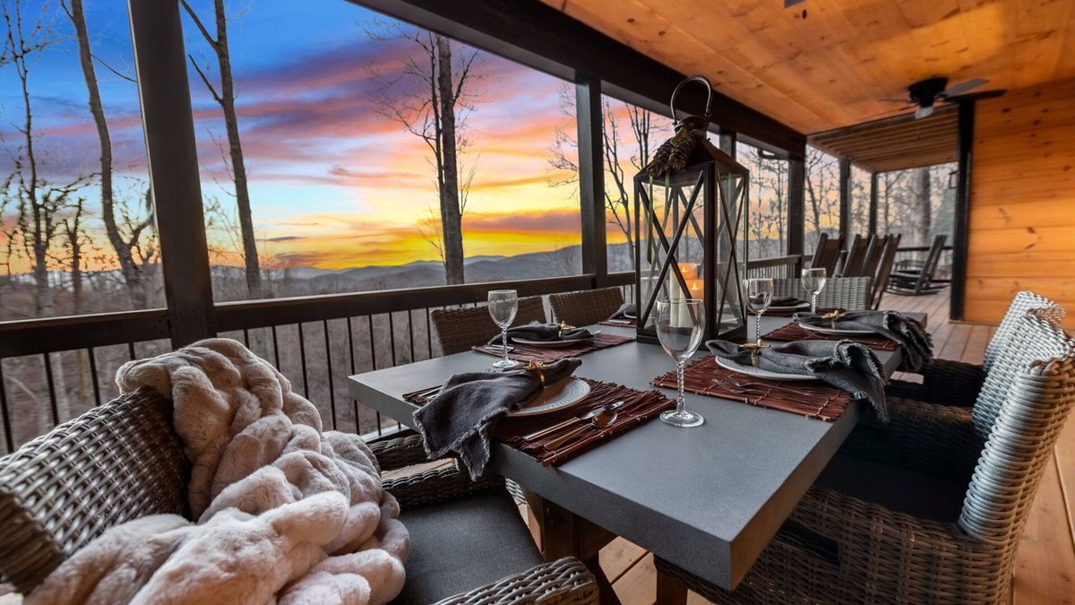 Mineral Bluff Cabin | 3 King Suites + Kids Room, 2-State Mtn View GA&NC