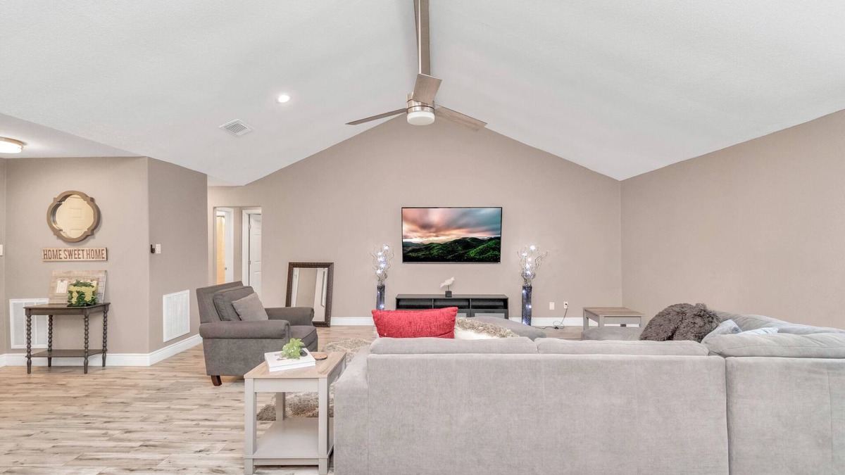 Addicks House | π₯3 King Suites MD Anderson 30+ Nights 3min to I-10 Med Center Fast WiFi Garage