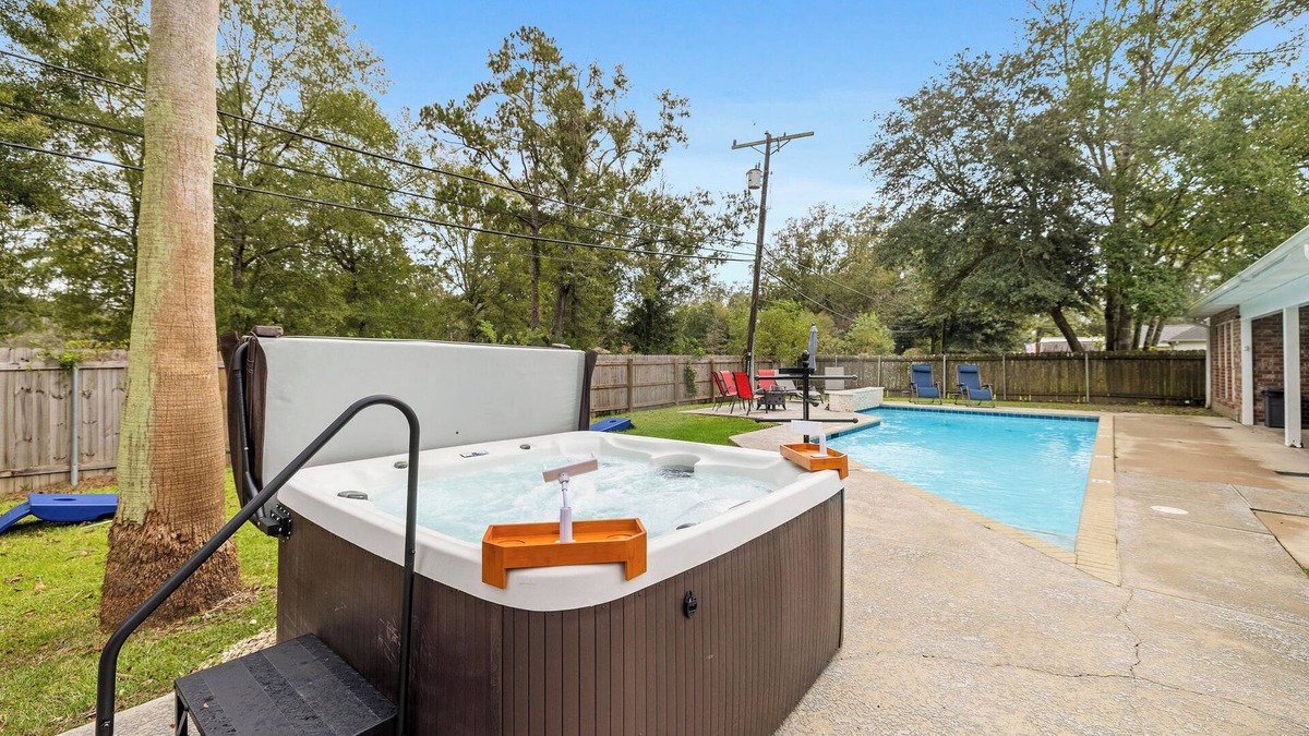 Ponchatoula House | 3 Kings, Pool house Suite, Hot Tub, & Game Room