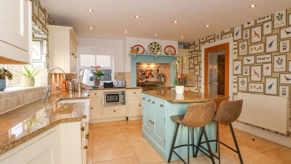 Crewe House | 3 LANE END COURT, pet friendly, with open fire in Shavington