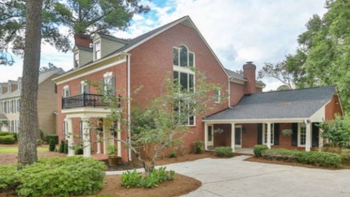 Martinez House | 3-Level Masters Retreat 6 Miles From the National - Overlooks West Lake 5th Tee!
