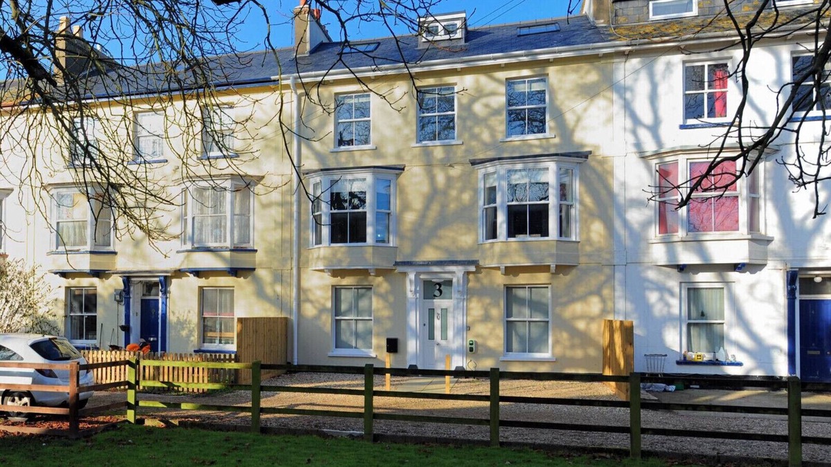 Seaton House | 3 MAJOR TERRACE, pet friendly, with a garden in Seaton, Devon