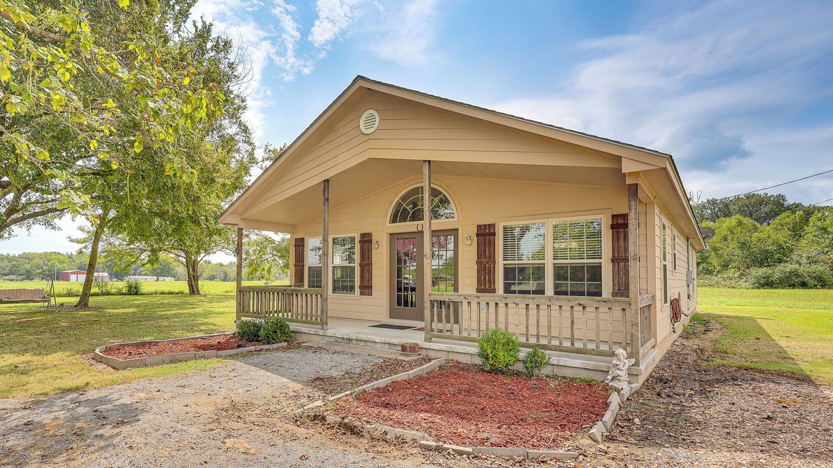 Fort Coffee House | 3 Mi to Arkansas River: Rural Family Home w/Yard
