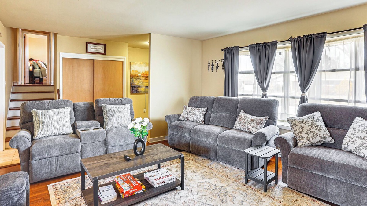 Sinking Spring House | 3 Mi to Berkshire Mall: Suburban Stay w/Yard!