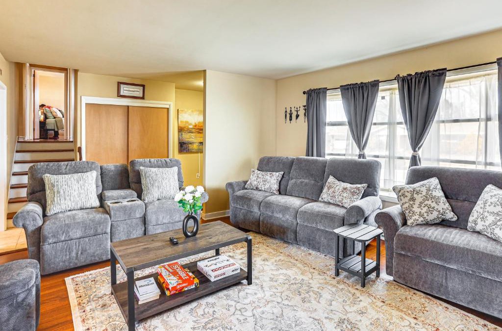 Sinking Spring House | 3 Mi to Berkshire Mall Suburban Stay with Yard!