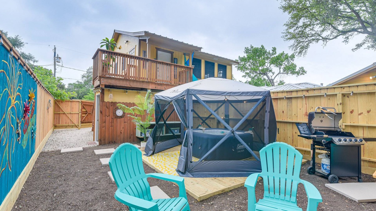 Bacliff Apartment | 3 Mi to Boardwalk: Bacliff Apartment w/Hot Tub