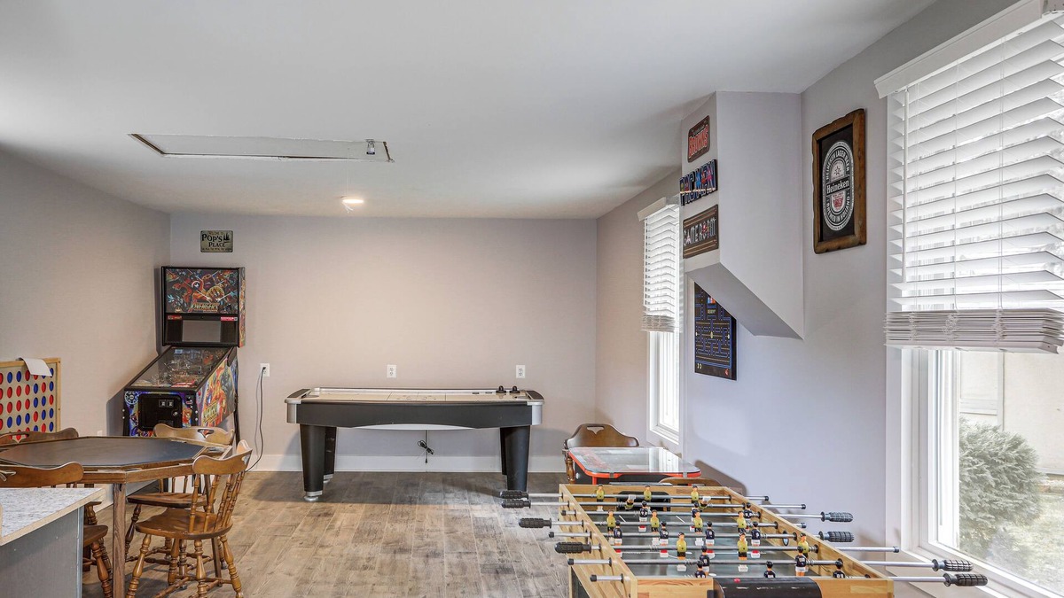 Sandusky House | 3 Mi to Cedar Point: Sunny Sandusky Home w/Yard