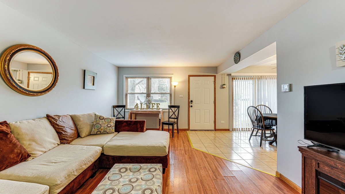 Country Club Hills Condo | 3 Mi to Credit Union 1 Amphitheatre: Suburban Stay