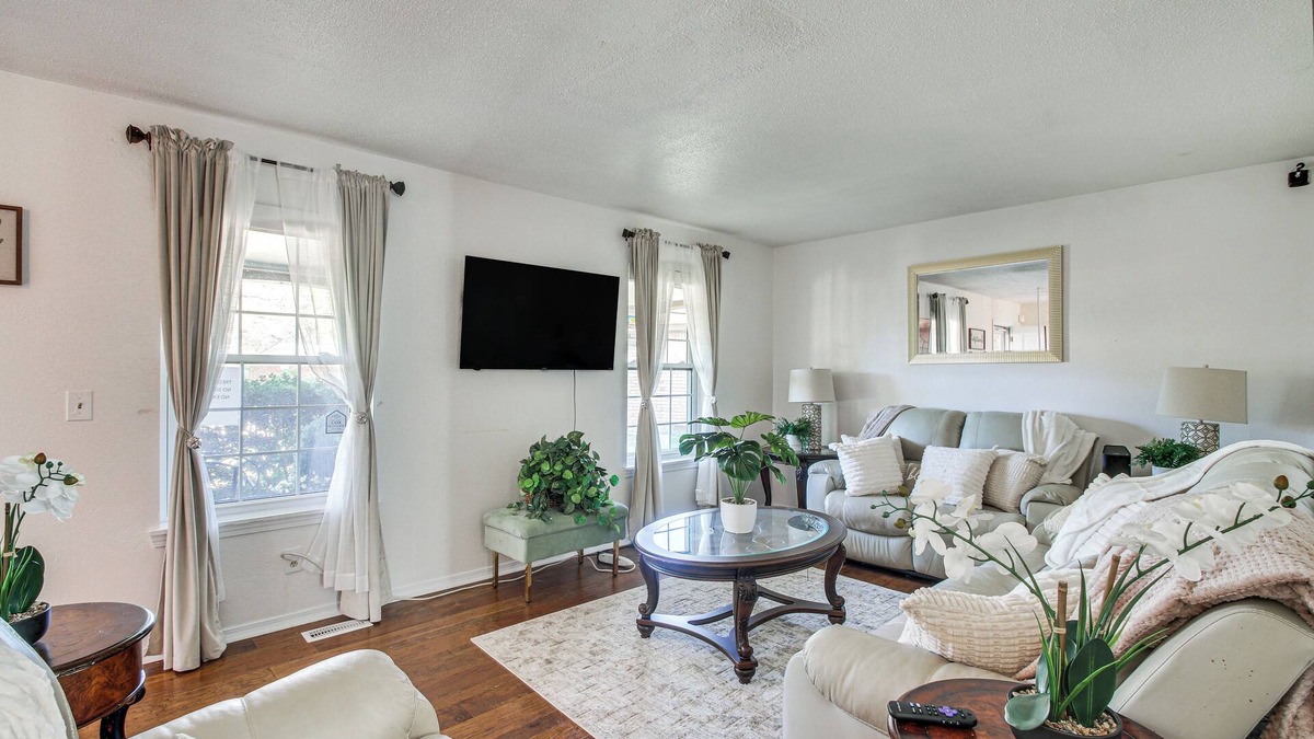 Central Oklahoma City House | 3 Mi to Diamond Ballroom: Home w/Fenced Yard!