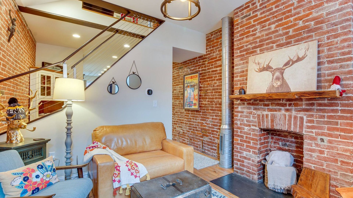 Lawrenceville House | 3 Mi to Dtwn: Charming Row House in Pittsburgh
