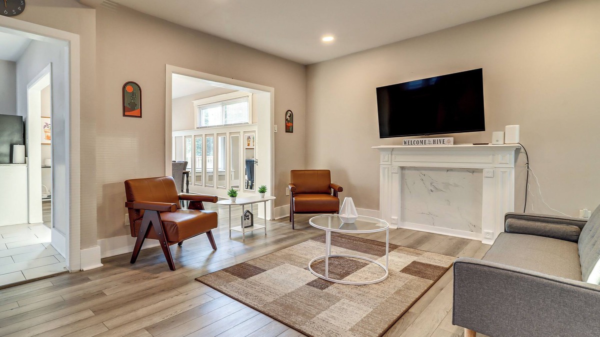 Detroit House | 3 Mi to Dtwn Detroit: Spacious Home w/Yard!