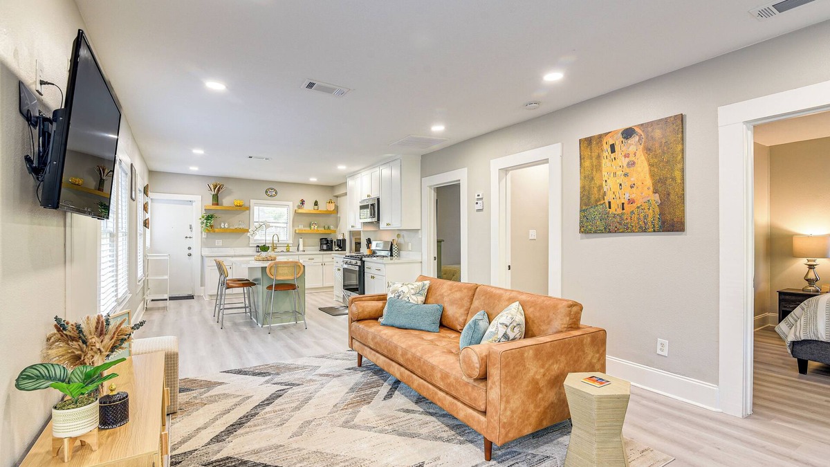 Greater East End House | 3 Mi to Dtwn: Dog-Friendly Home in Houston!