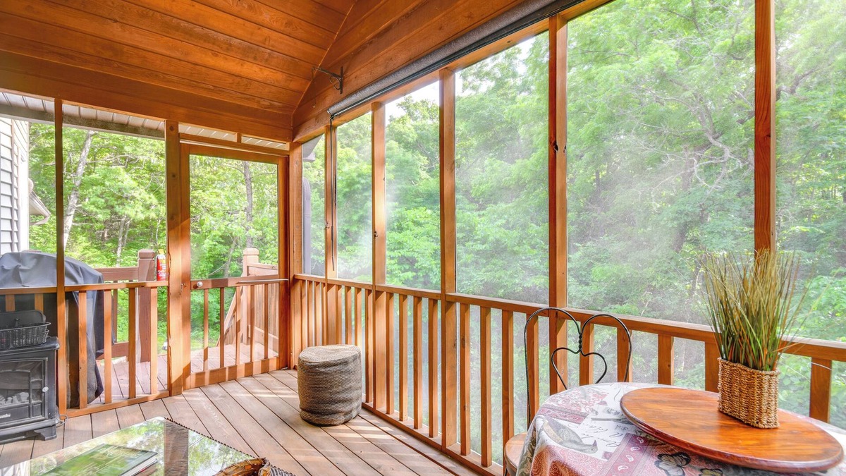 Jefferson City House | 3 Mi to Dtwn Jefferson City: Family Home w/Deck