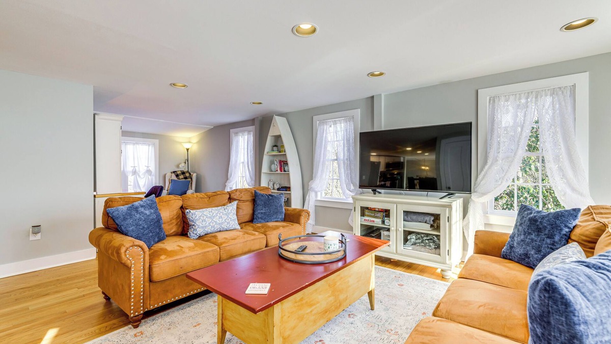Old Mystic House | 3 Mi to Dtwn: Mystic Getaway w/Deck & Grill!