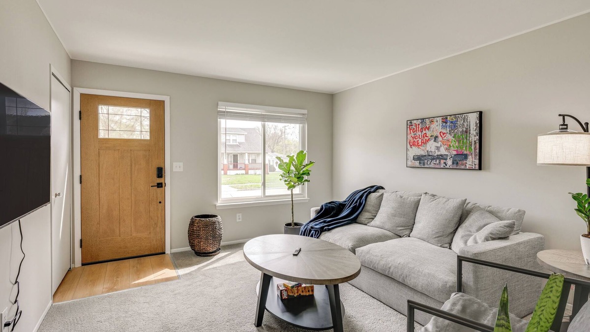 Hazel Park House | 3 Mi to Dtwn Royal Oak: Getaway w/Fenced Yard!