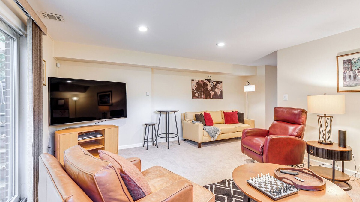 Silver Spring Apartment | 3 Mi to Dtwn Silver Spring: Convenient Apartment