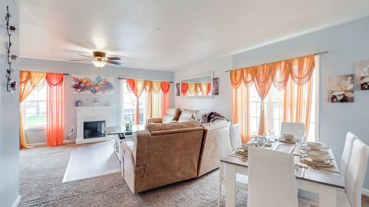 Dover House | 3 Mi to Dtwn: Townhome w/Deck in Dover
