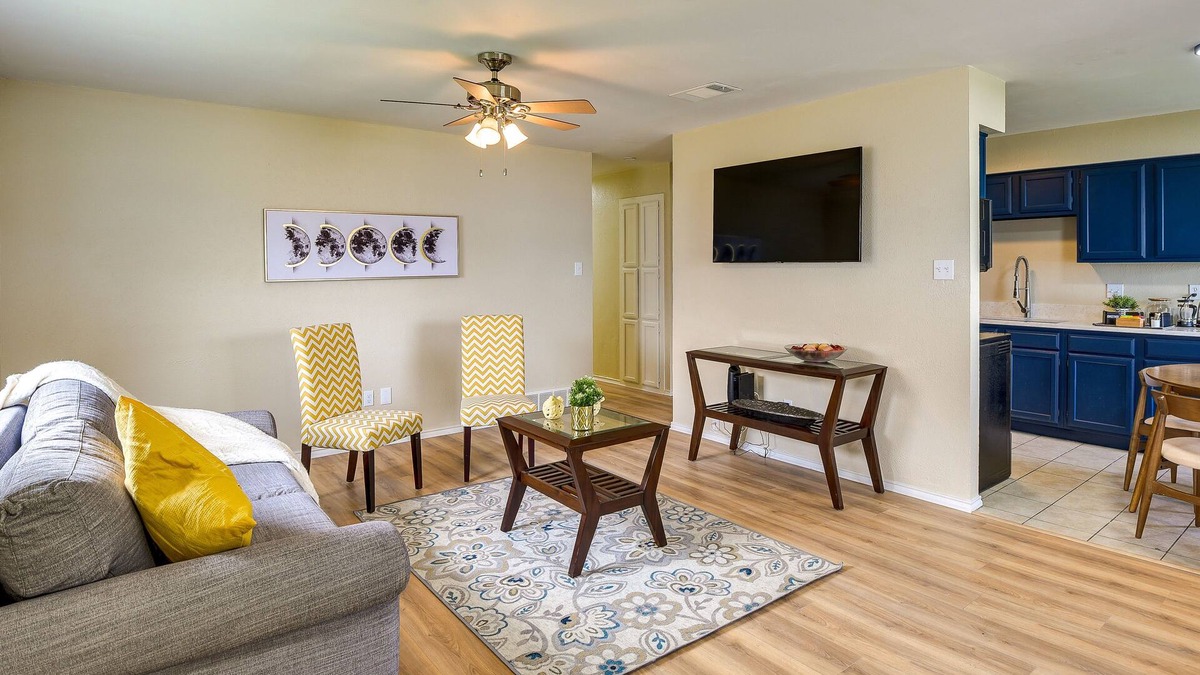 Waxahachie House | 3 Mi to Dtwn: Waxahachie Townhome w/Fire Pit