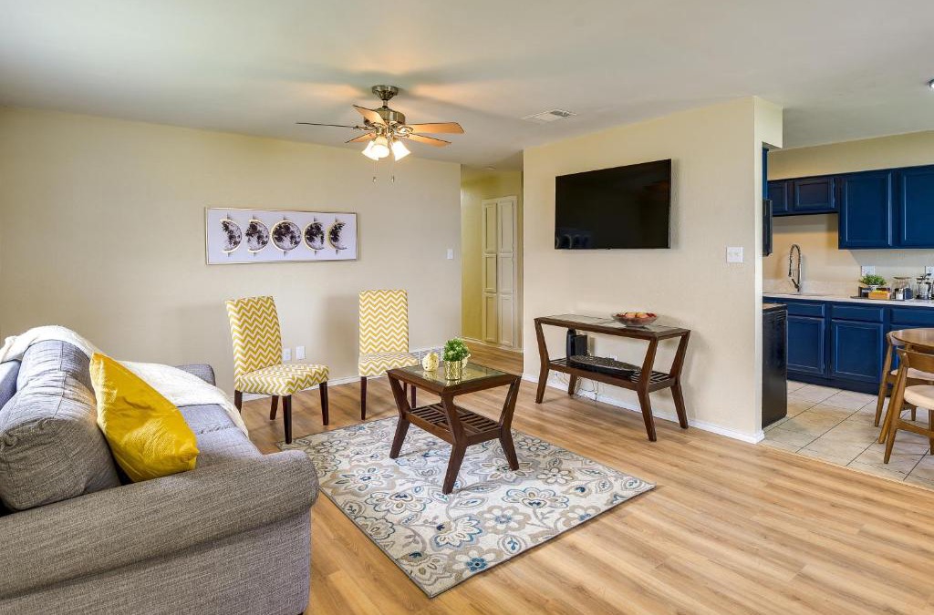Waxahachie House | 3 Mi to Dtwn Waxahachie Townhome with Fire Pit
