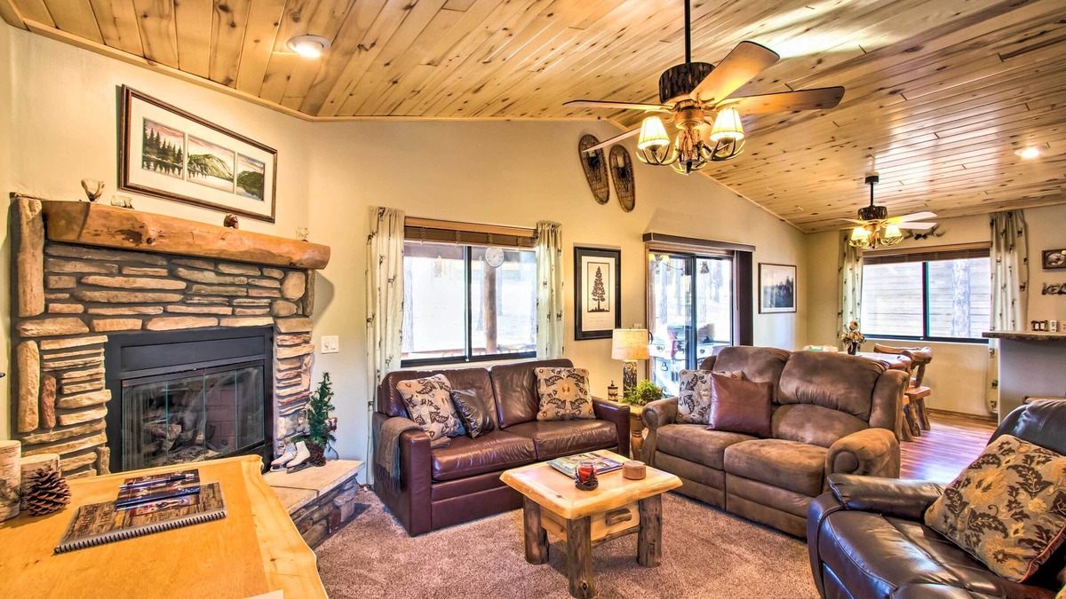 Show Low Cabin | 3 Mi to Fool Hollow Lake: Romantic Show Low Cabin
