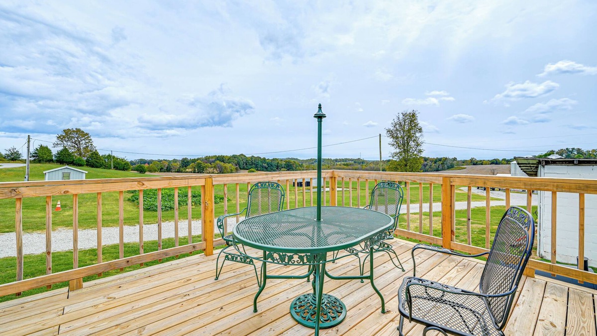 Cane Valley House | 3 Mi to Green River Lake: Quiet Farmhouse w/Yard