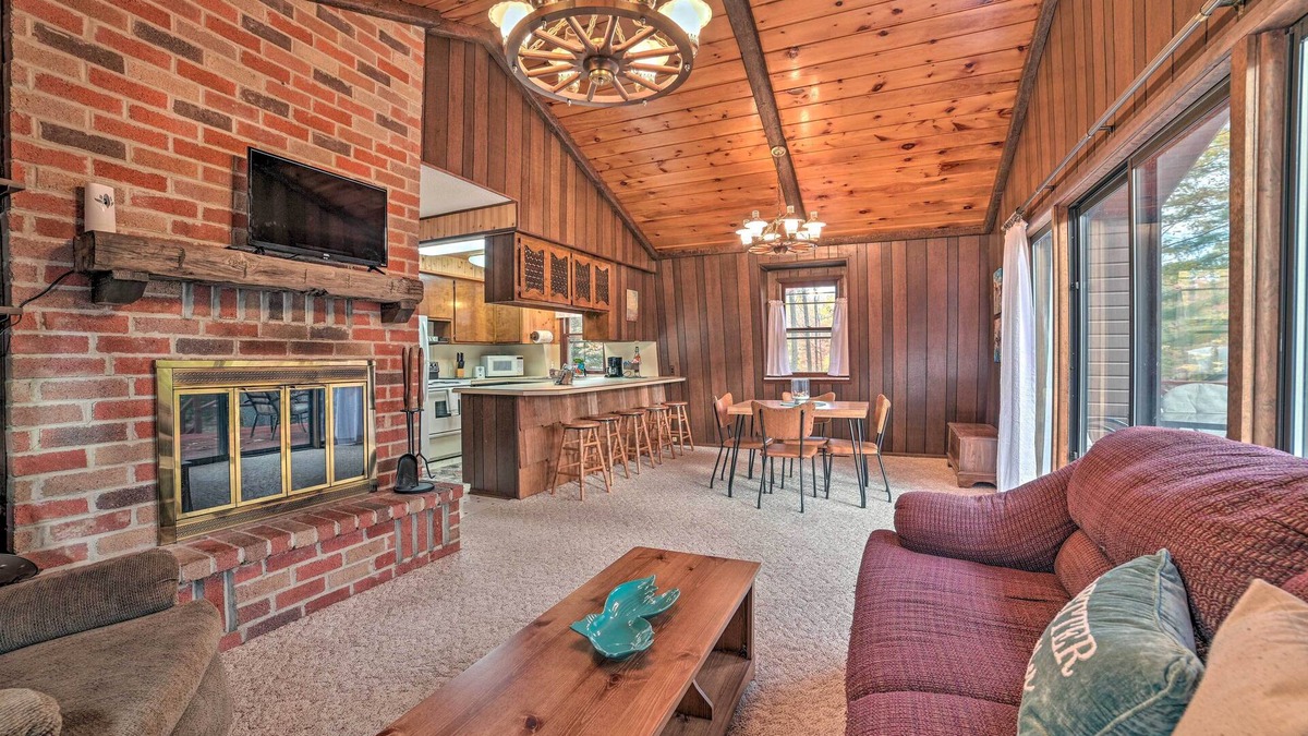 Higgins Lake Cabin | < 3 Mi to Higgins Lake: Roscommon Cabin w/Deck