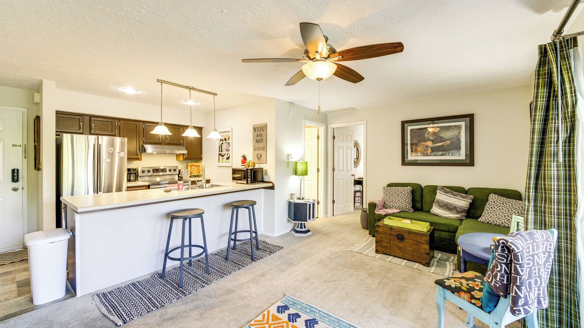 Bloomington Condo | 3 Mi to IU: Dog-Friendly Condo w/Pool Access!