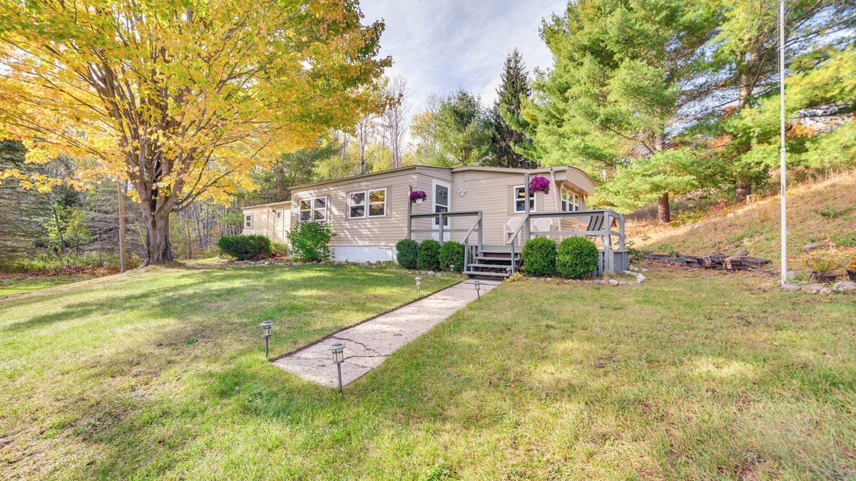 Petoskey House | 3 Mi to Lake Michigan: Pet-Friendly Home!