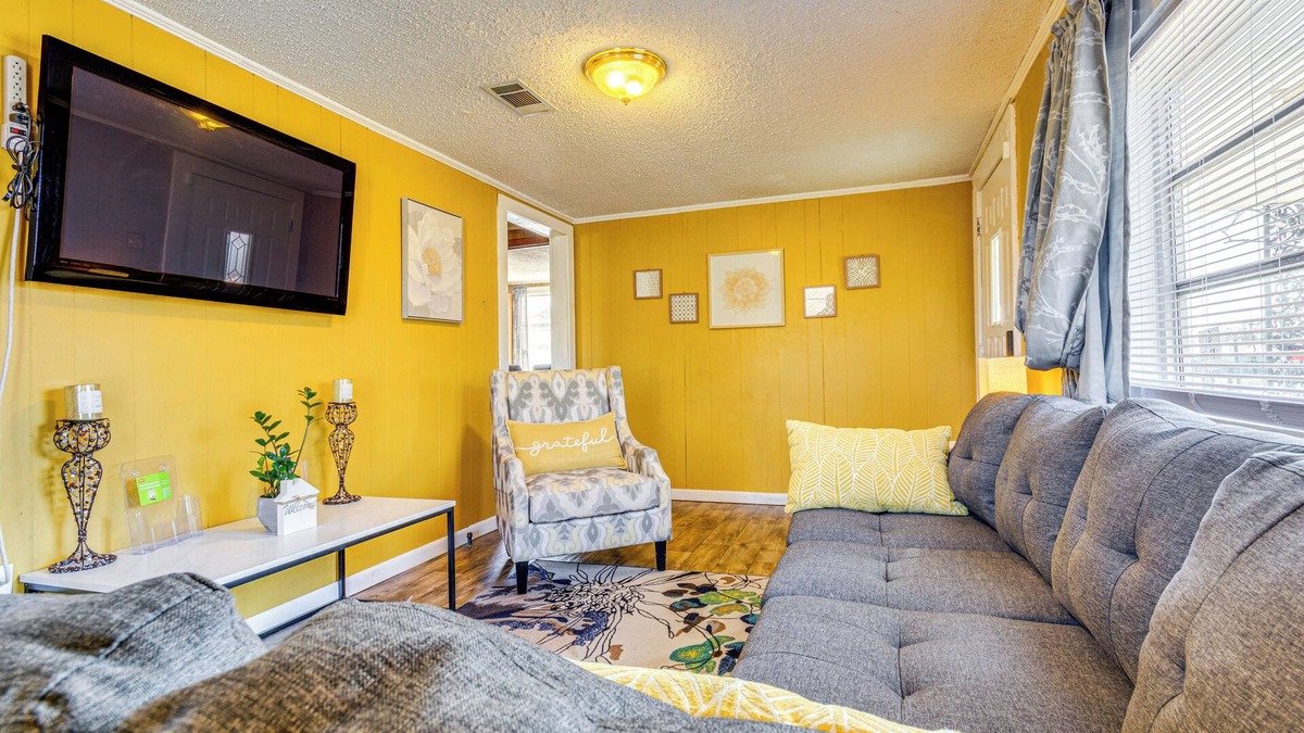 Pine Bluff House | 3 Mi to Lake Saracen: Pine Bluff Home w/Grill!