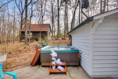 Marietta House | 3 Mi to Marietta Square Hot Tub Haven with 2 Patios