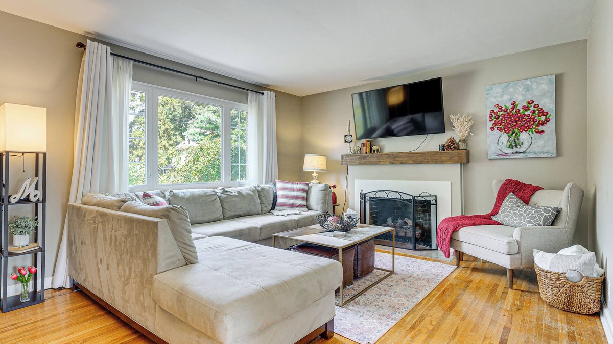 Clintonville House | 3 Mi to Ohio State: Updated Home w/Yard!
