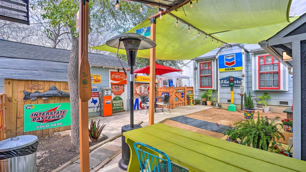 North San Antonio - SAT Cottage | 3 Mi to San Antonio Zoo: Bright Texas Cottage!