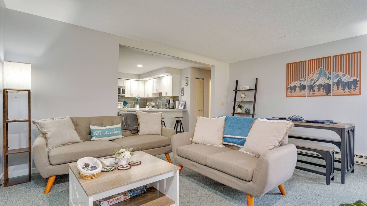 Mendon Condo | 3 Mi to Ski Slopes - Vermont Mountain Escape!