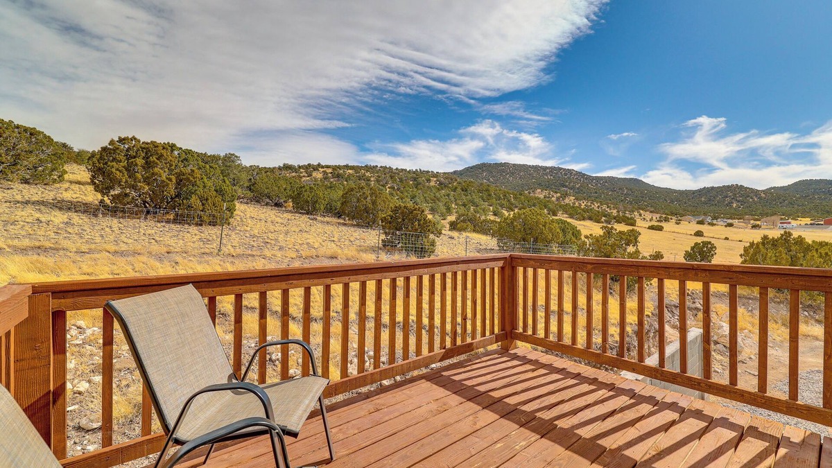 Springerville Cabin | 3 Mi to Trails: Secluded Eagar Cabin w/Mtn Views!
