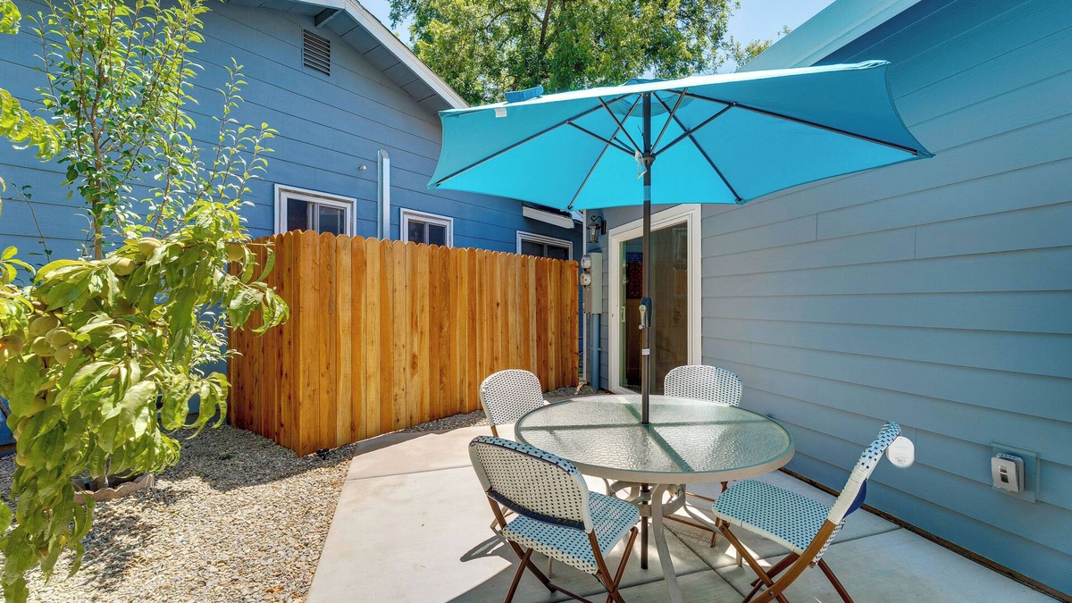 Davis Apartment | 3 Mi to UC Davis: Retreat w/Furnished Patio!